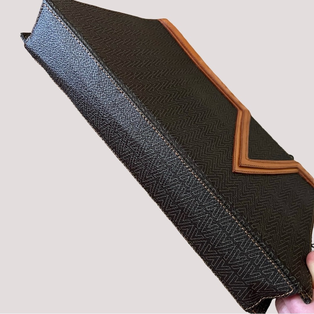 1980’s Vintage Mario Valentino Black and Tan Leather Clutch Bag - Picture 5 of 15